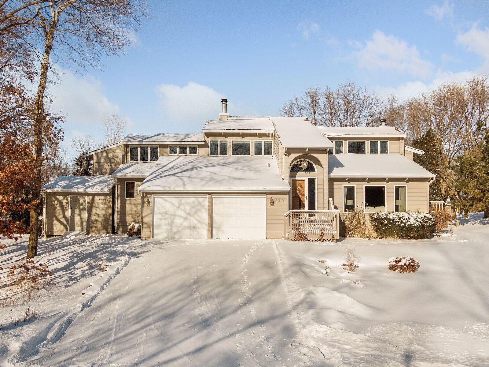 Property Photo:  16910 32nd Avenue N  MN 55447 