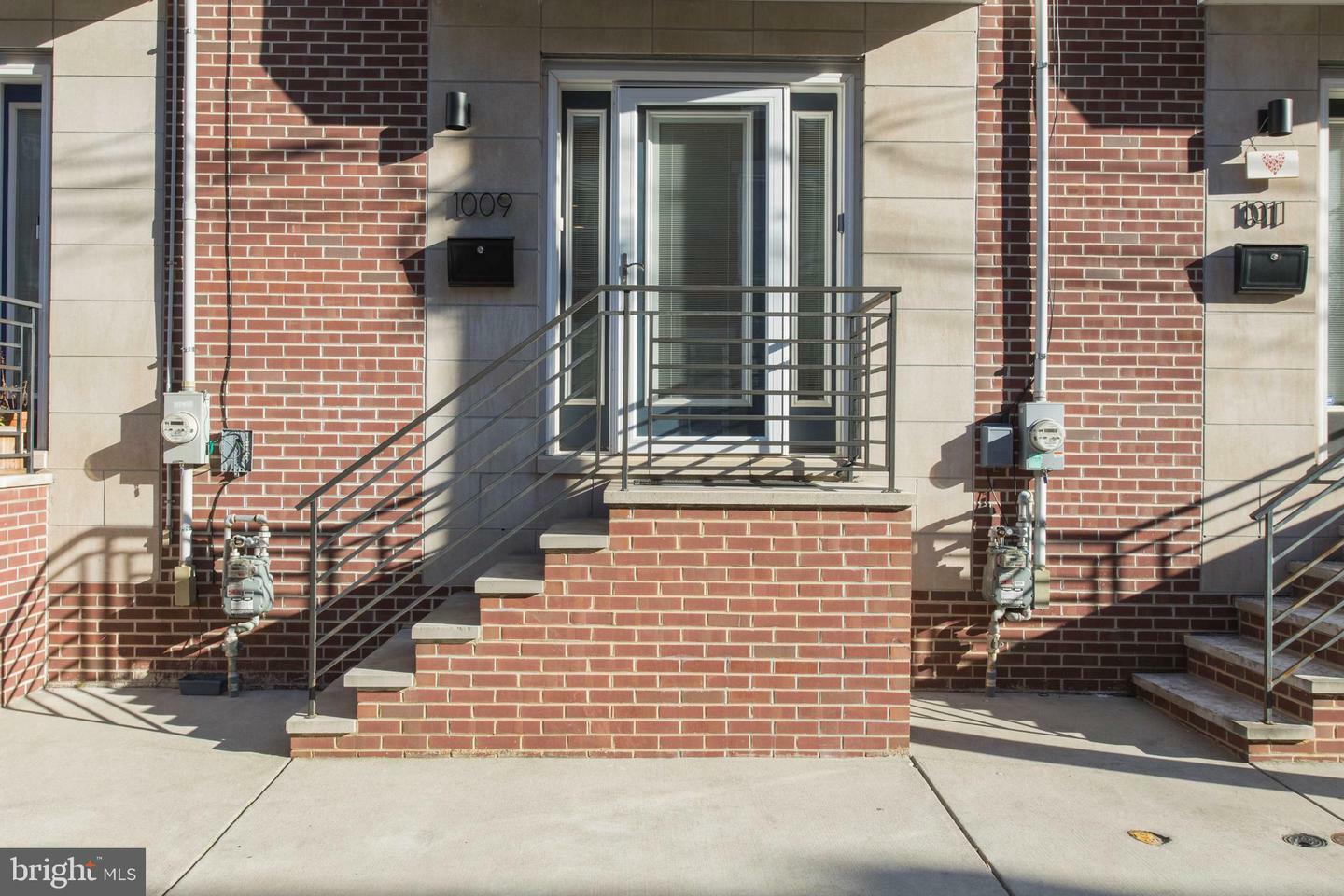 Property Photo:  1009 S Randolph Street  PA 19147 