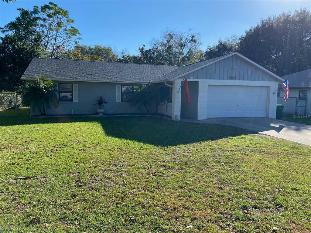 Property Photo:  1605 S Grove Street  FL 32726 