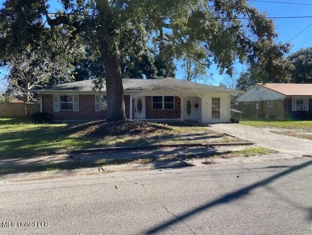 Property Photo:  1005 Fant Drive  MS 39507 