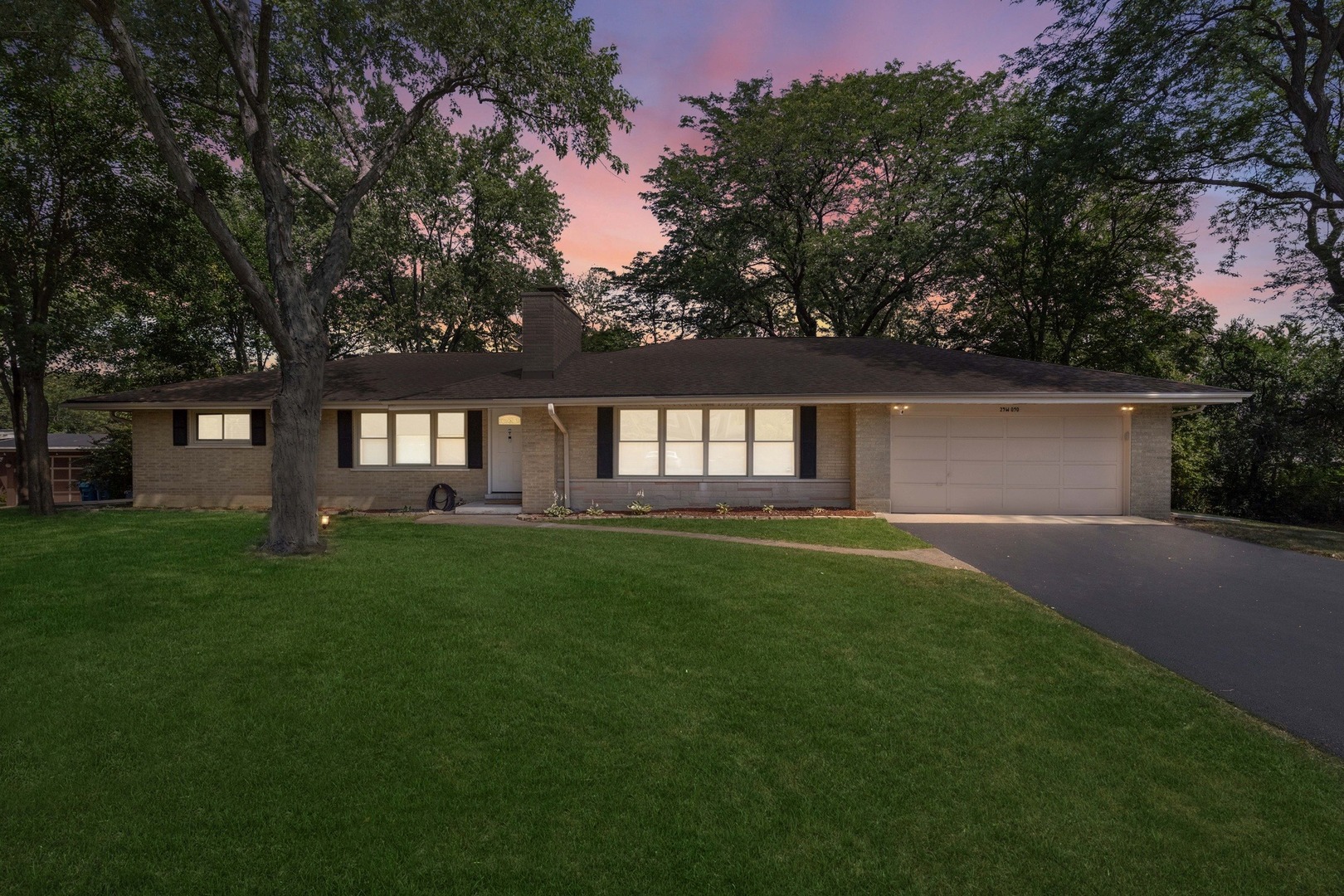 Property Photo:  23W050 Hackberry Drive  IL 60137 