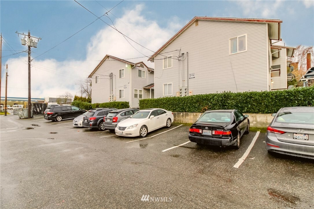 Property Photo: 3208 Hoyt Avenue WA 98201