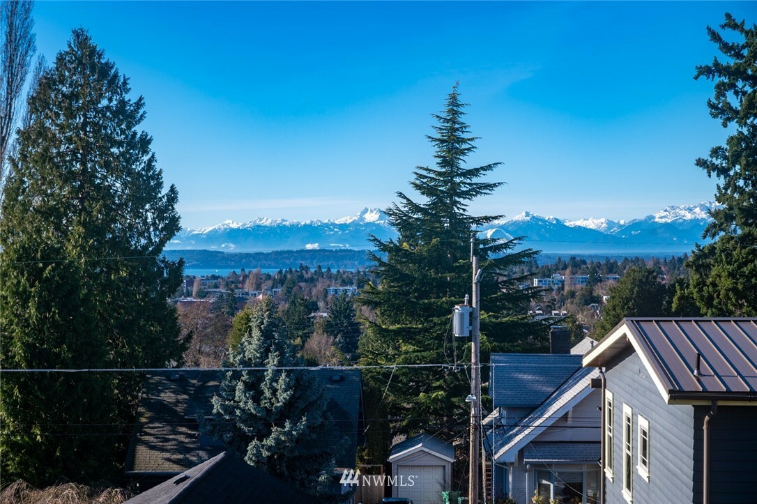 Property Photo:  6801 Greenwood Avenue N 304  WA 98103 