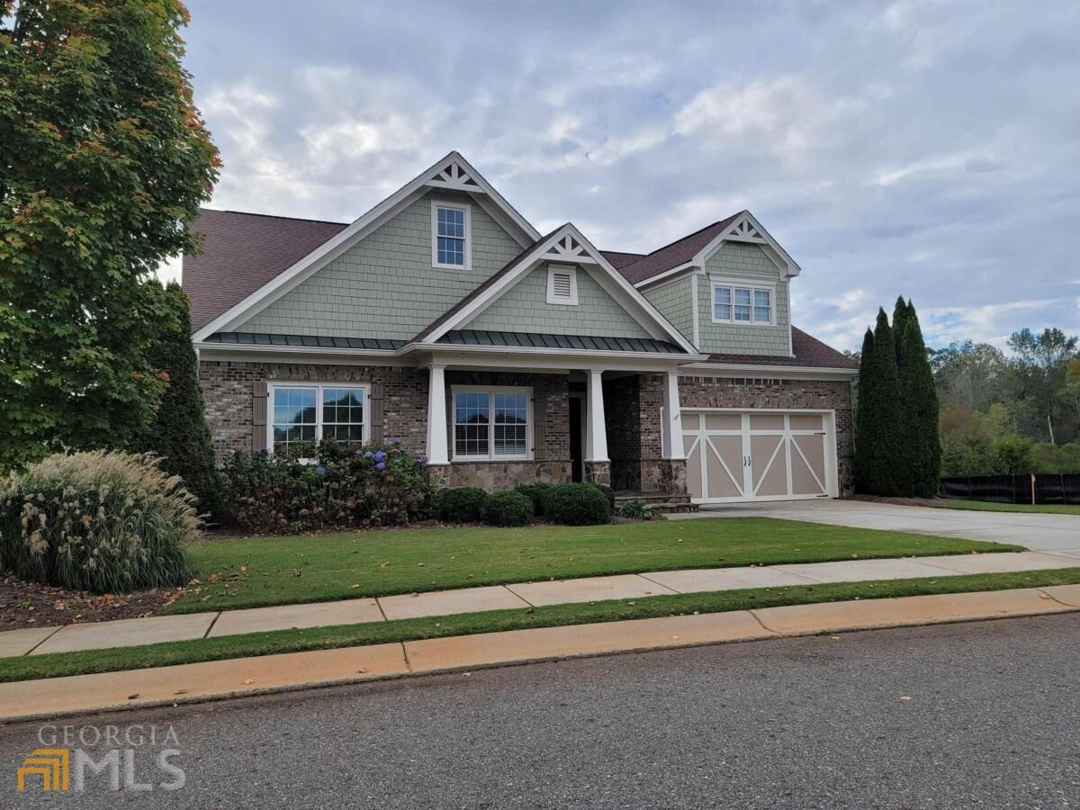 Property Photo: 1051 Hawthorne Circle GA 30650