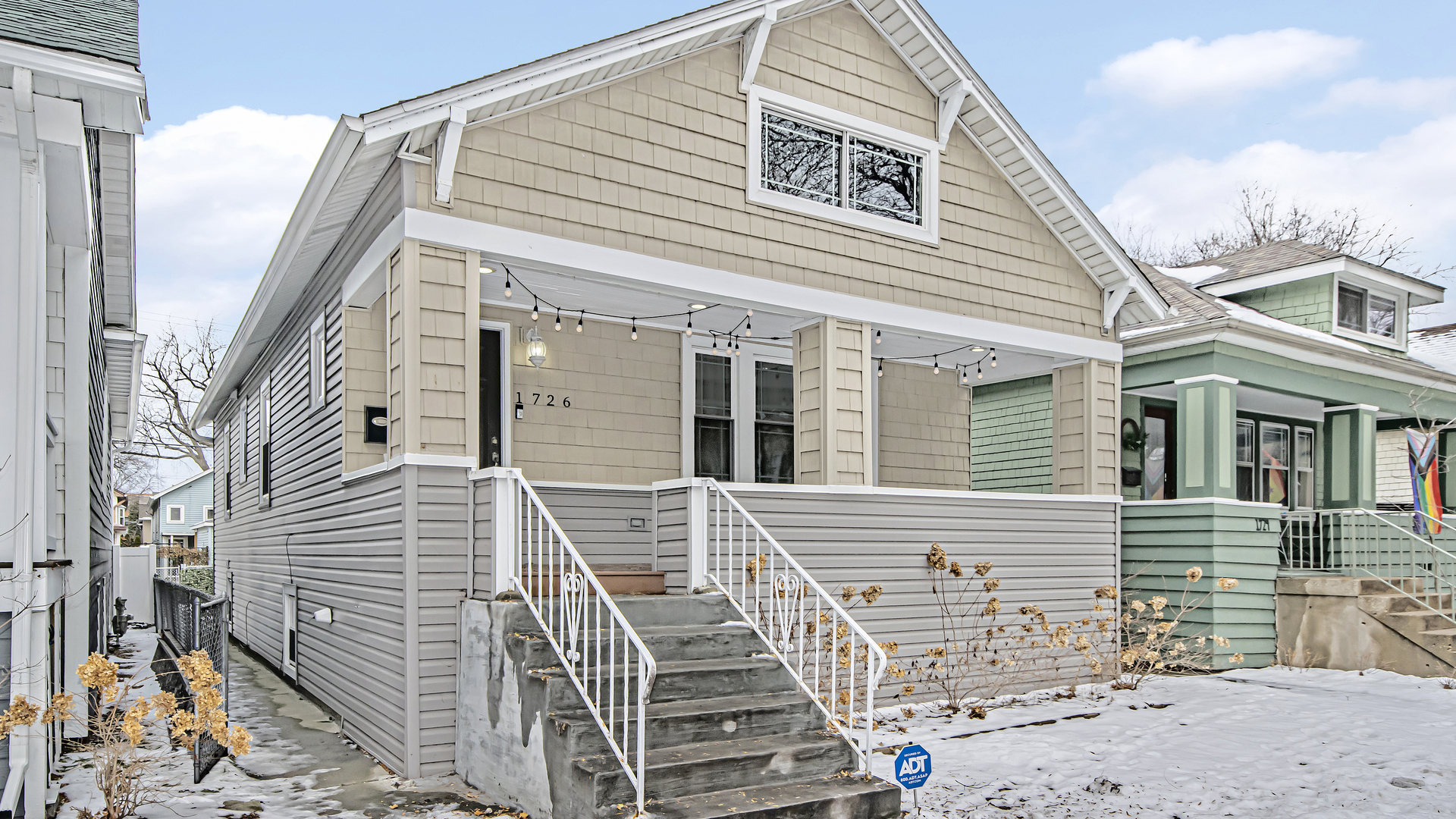 Property Photo:  1726 W Bryn Mawr Avenue  IL 60660 