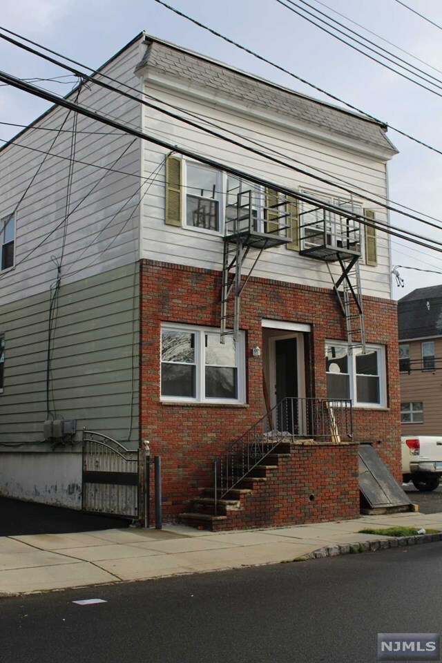 Property Photo:  40 Honiss Street 3  NJ 07109 