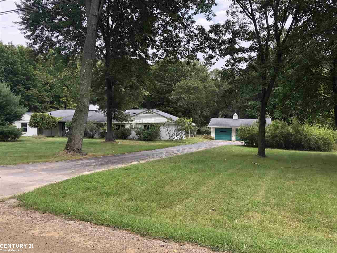 Property Photo:  1195 Avon Circle Dr. E  MI 48309 