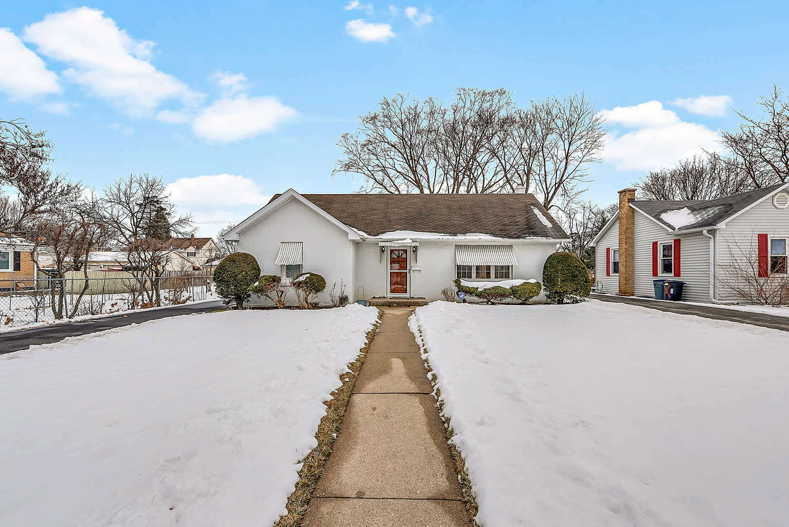 Property Photo:  195 Wheeling Avenue  IL 60090 