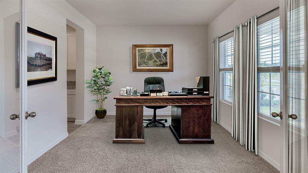 Property Photo: 17625 Cantarina Cove FL 34211