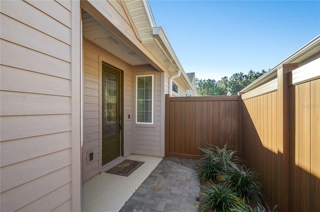 Property Photo:  404 Alcove Drive  FL 34736 