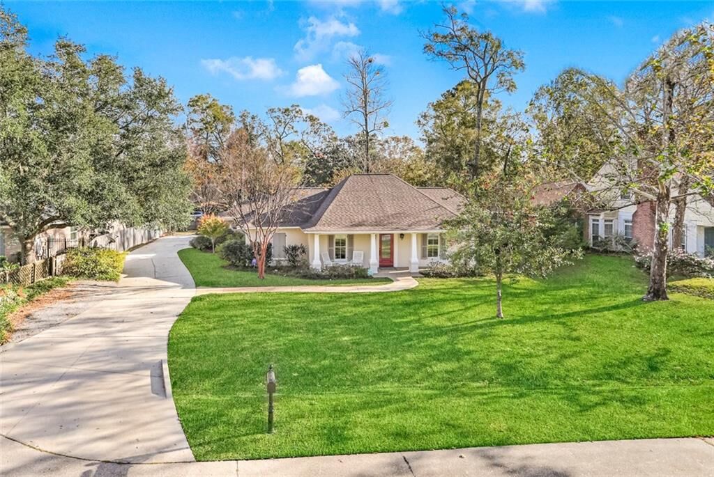 Property Photo: 35 Stonebridge Court LA 70448