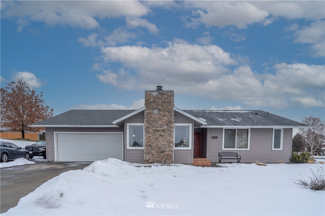 Property Photo: 696 W Edgewater Lane WA 98837