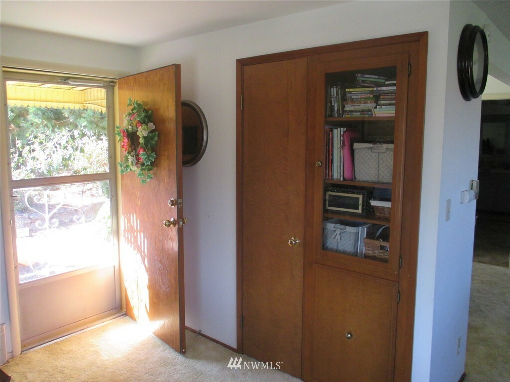 Property Photo: 261 Eagle Place NE WA 98110