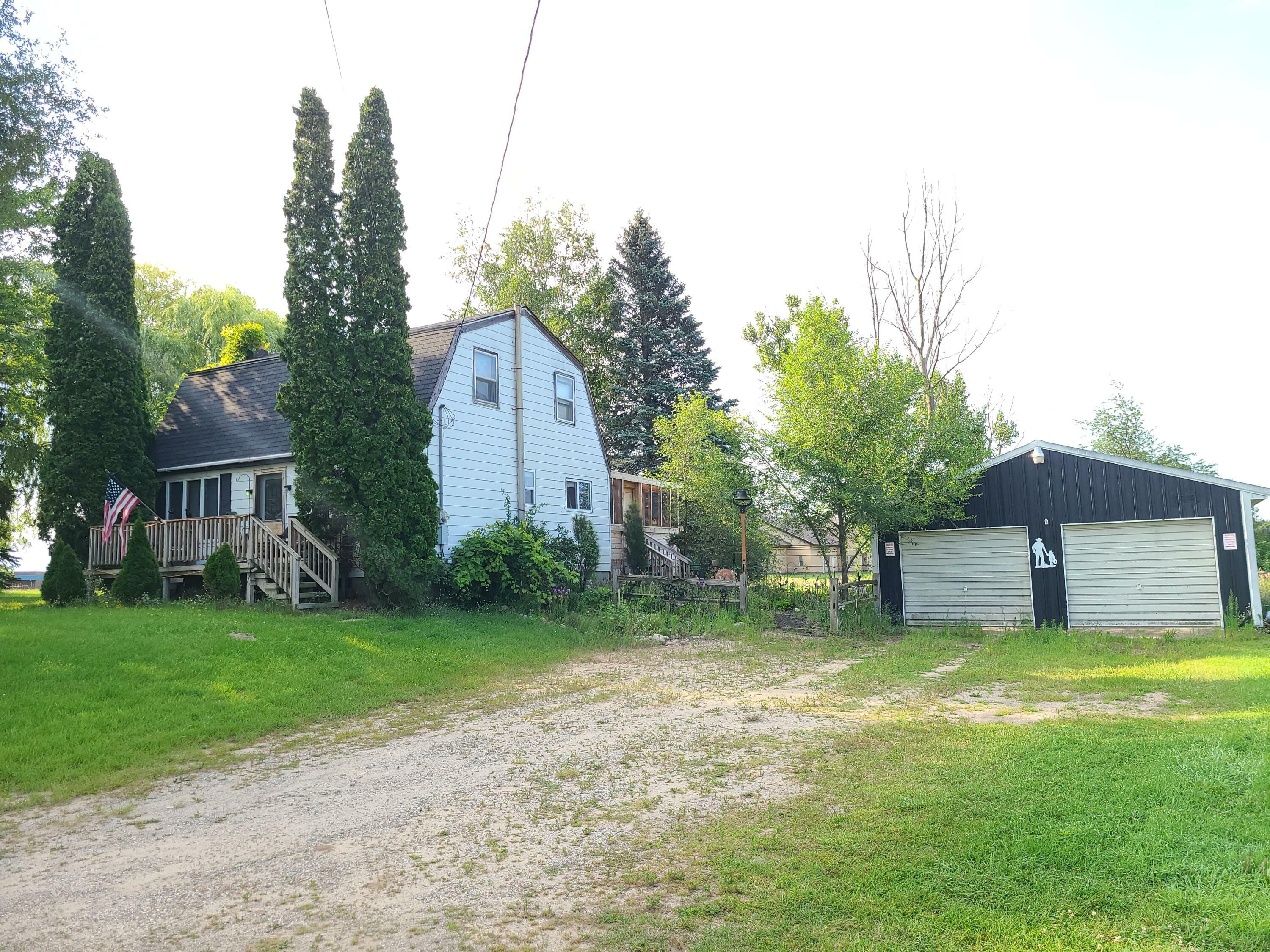 Property Photo:  1240 E North County Line Road  MI 49310 