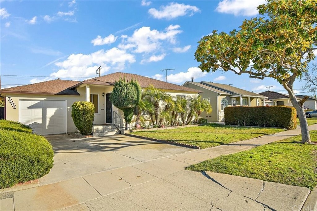 Property Photo:  14602 Spinning Avenue  CA 90249 