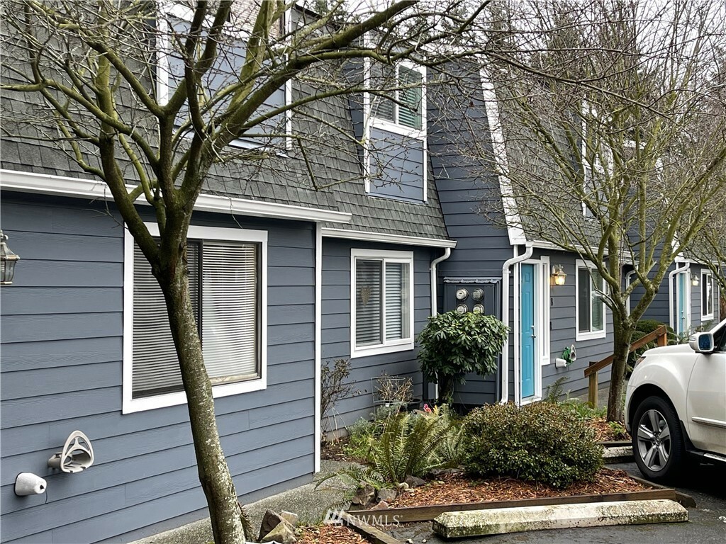 Property Photo:  1421 W Casino Road A-2  WA 98204 