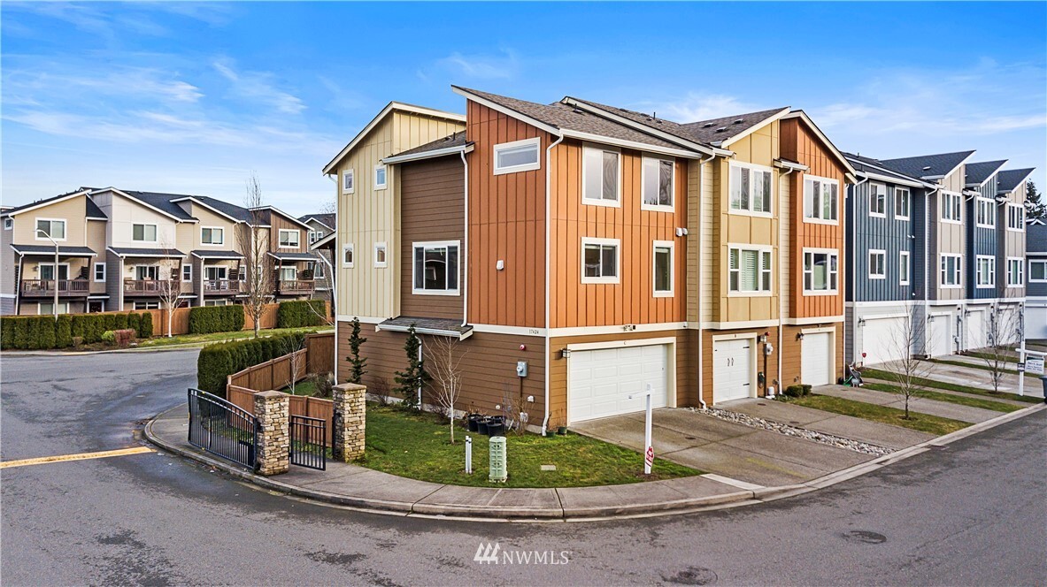 Property Photo:  17424  118th Avenue Ct E C  WA 98374 
