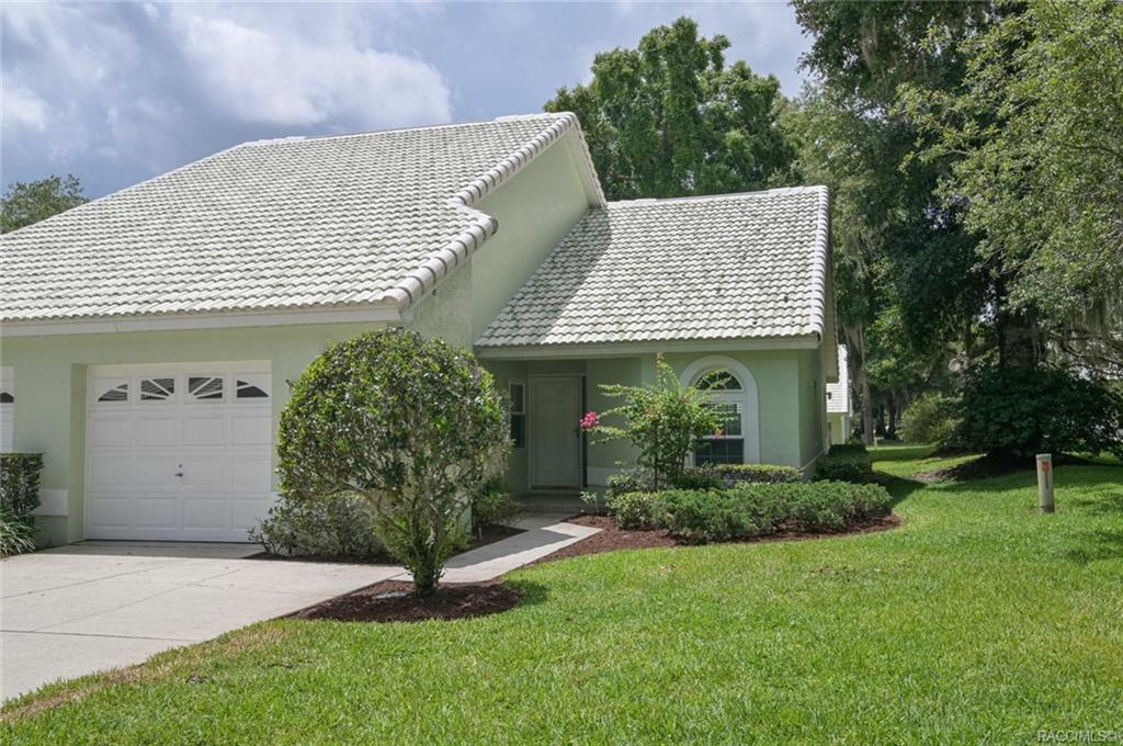 Property Photo:  818 Inverie Drive  FL 34453 