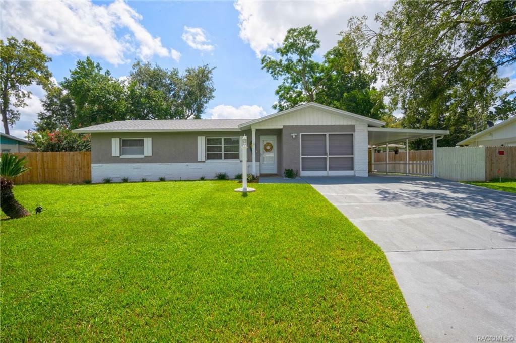 Property Photo:  403 S Barbour Street  FL 34465 