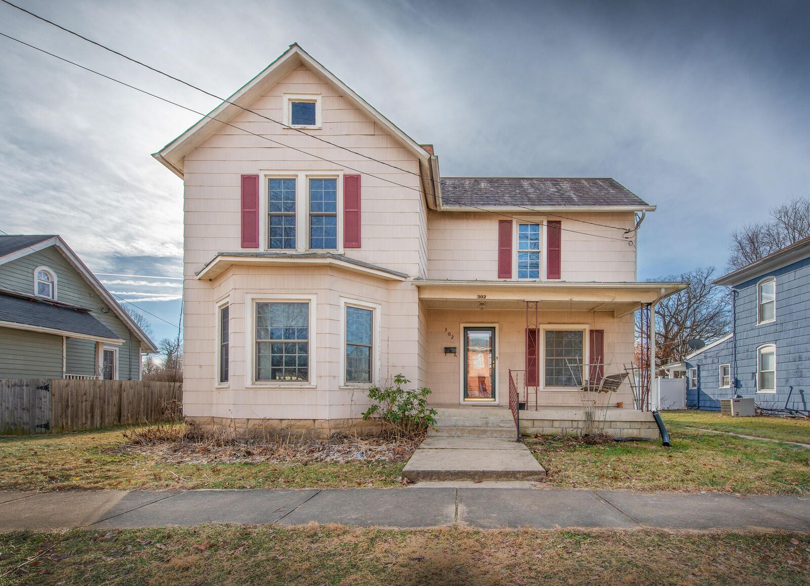 Property Photo:  302 Oak Street  OH 43050 
