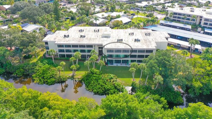 Property Photo:  225 Hourglass Way 305  FL 34242 