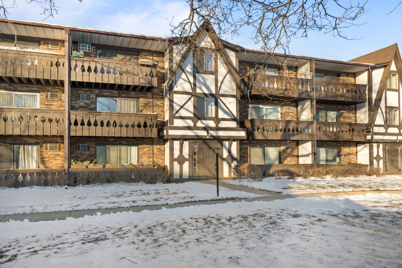Property Photo: 4 Timber Lane 16 IL 60061