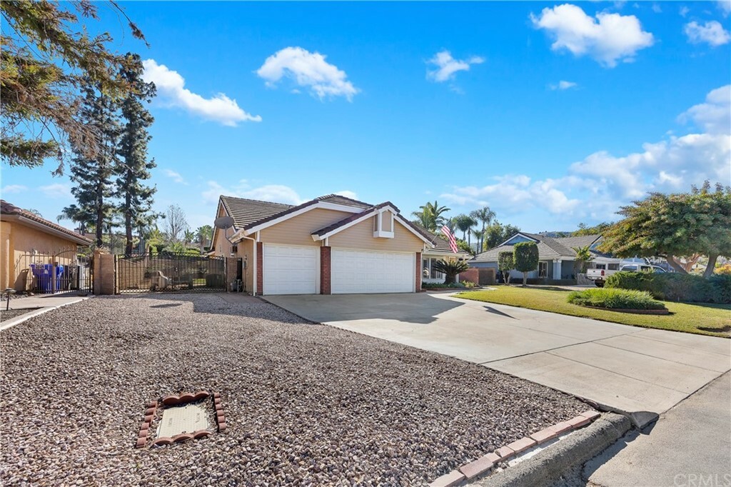 Property Photo:  10924 Kayjay Street  CA 92503 