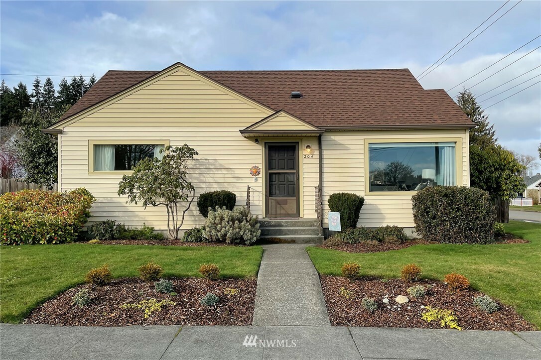 Property Photo:  204 S Francis Street  WA 98362 