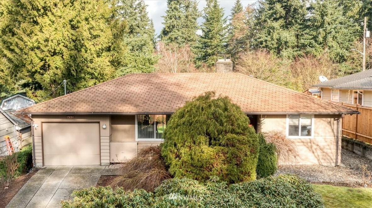 Property Photo: 822 NE 201st Street WA 98155