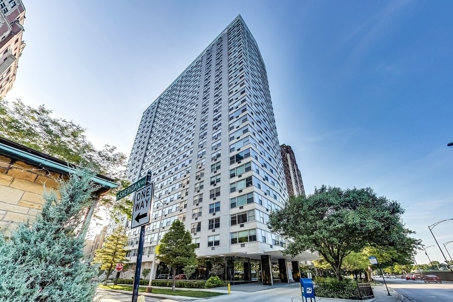 Property Photo:  3900 N Lake Shore Drive 5A  IL 60613 