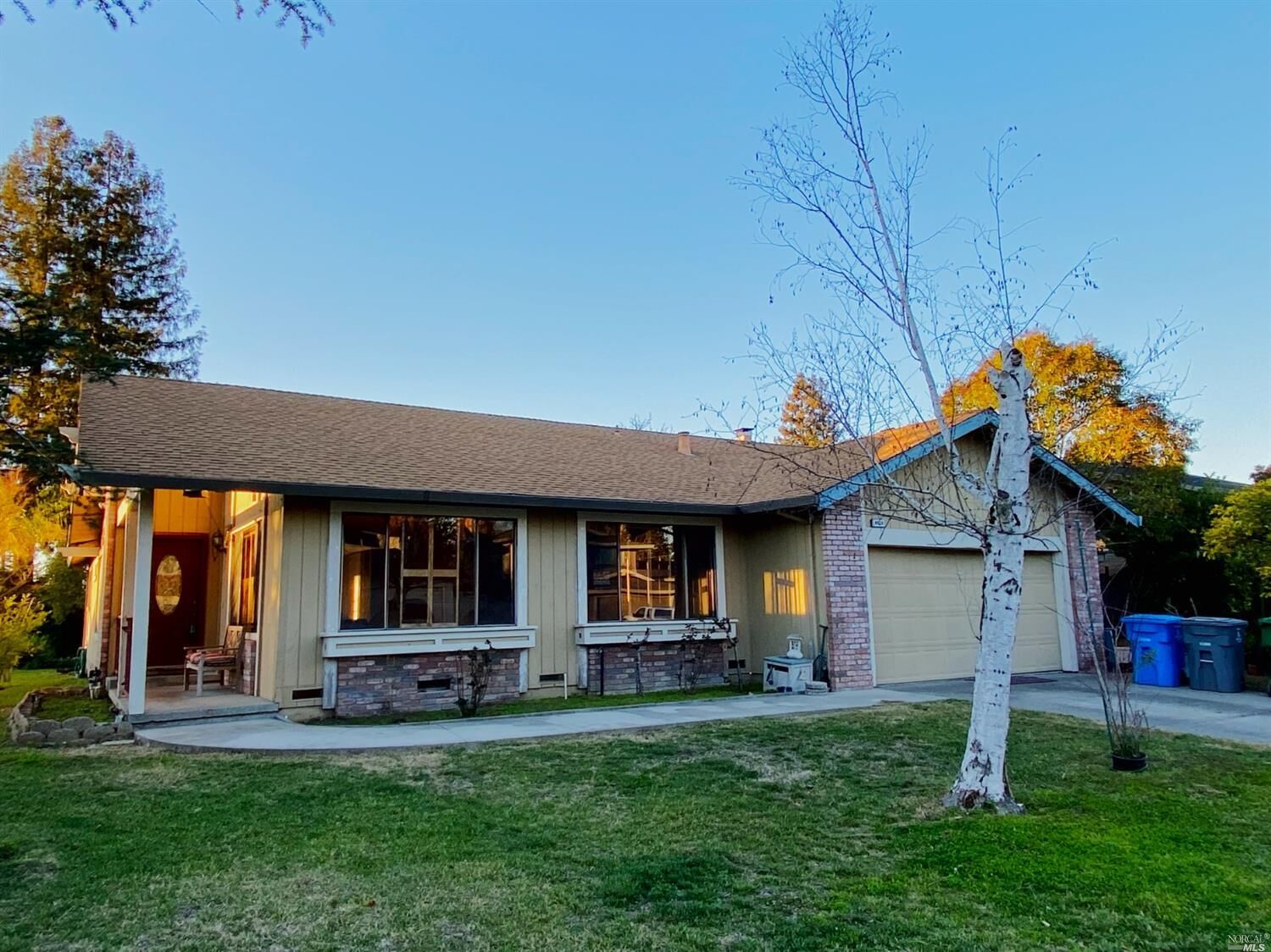 Property Photo:  4450 SE Hollingsworth Circle  CA 94928 