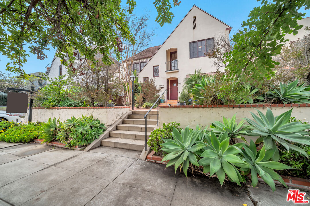 833  S Detroit St  Los Angeles CA 90036 photo