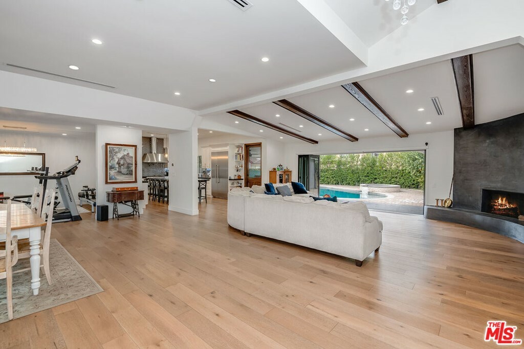 Property Photo: 5455 Longridge Avenue CA 91401