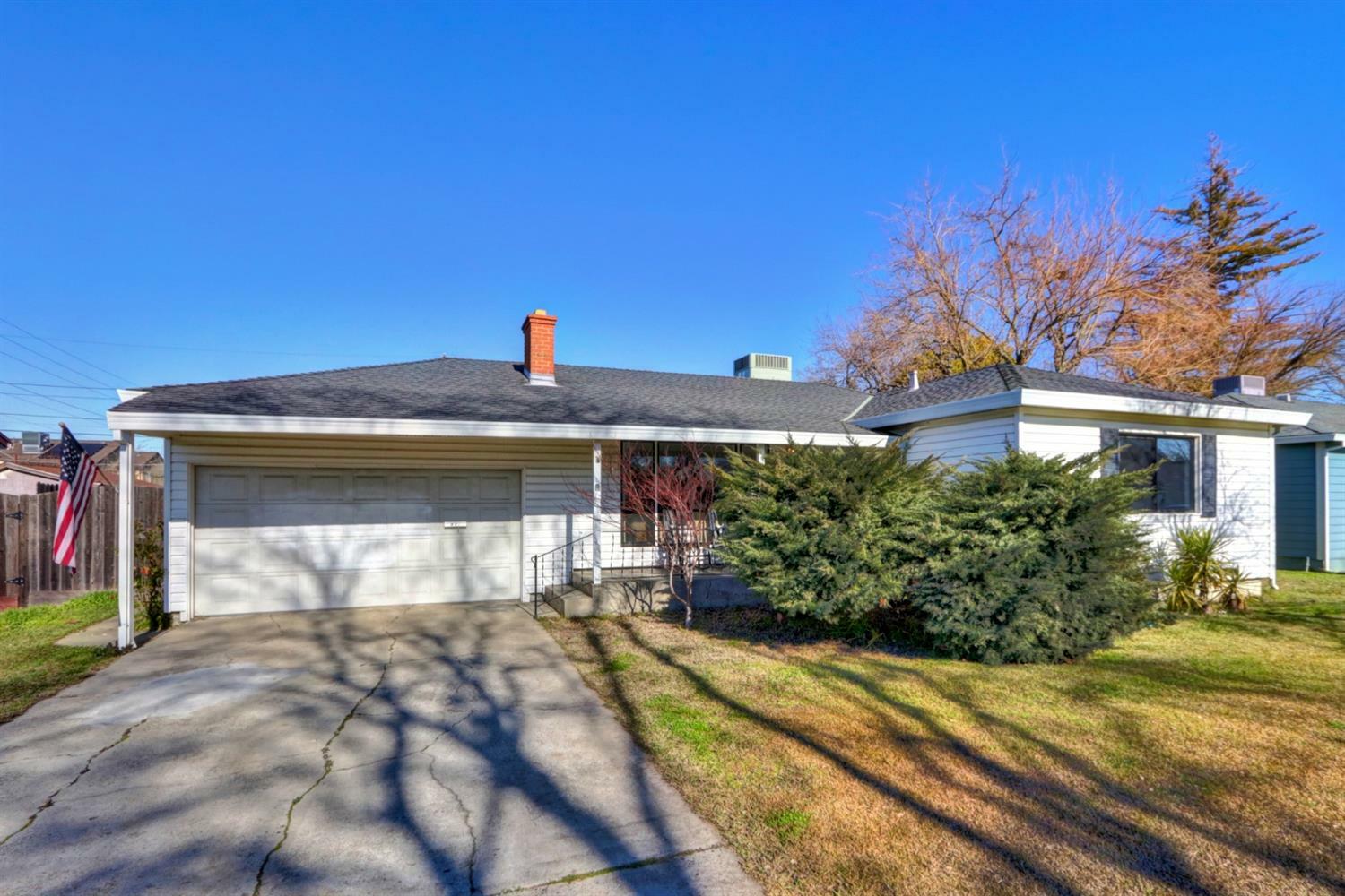 Property Photo:  2213 Shaw Street  CA 95821 