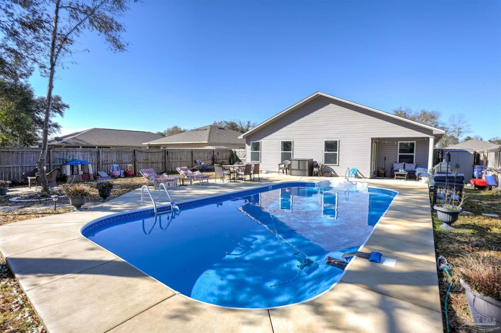 Property Photo: 5673 Peach Dr FL 32571