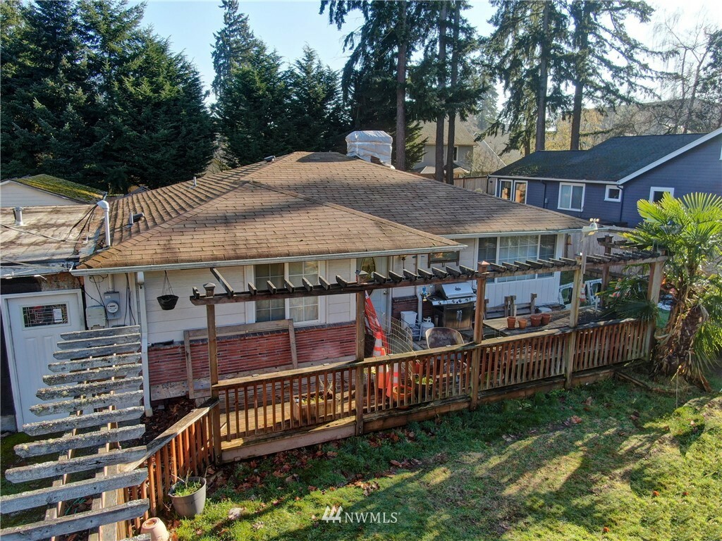 Property Photo:  17526 Fremont Avenue N  WA 98133 