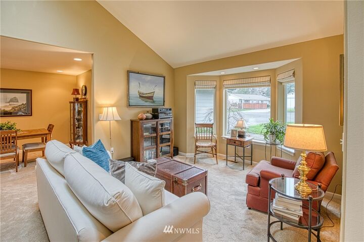 Property Photo:  909 Caldwell Court  WA 98563 