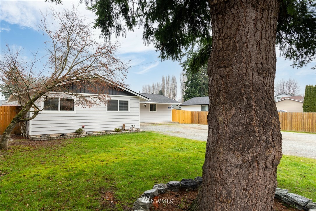 Property Photo:  1509 E Hazel Avenue  WA 98233 