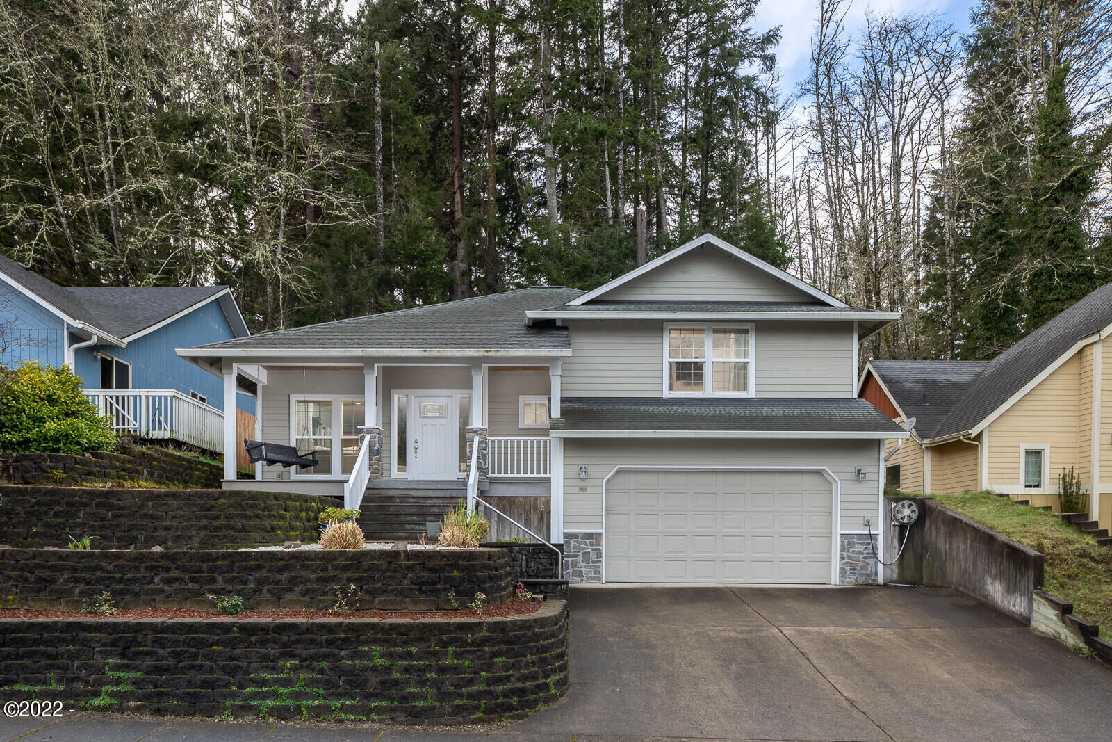 Property Photo:  1925 NE Tide Avenue  OR 97367