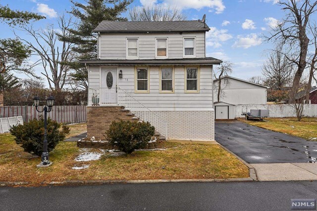 Property Photo:  18 Henches Place  NJ 07643 