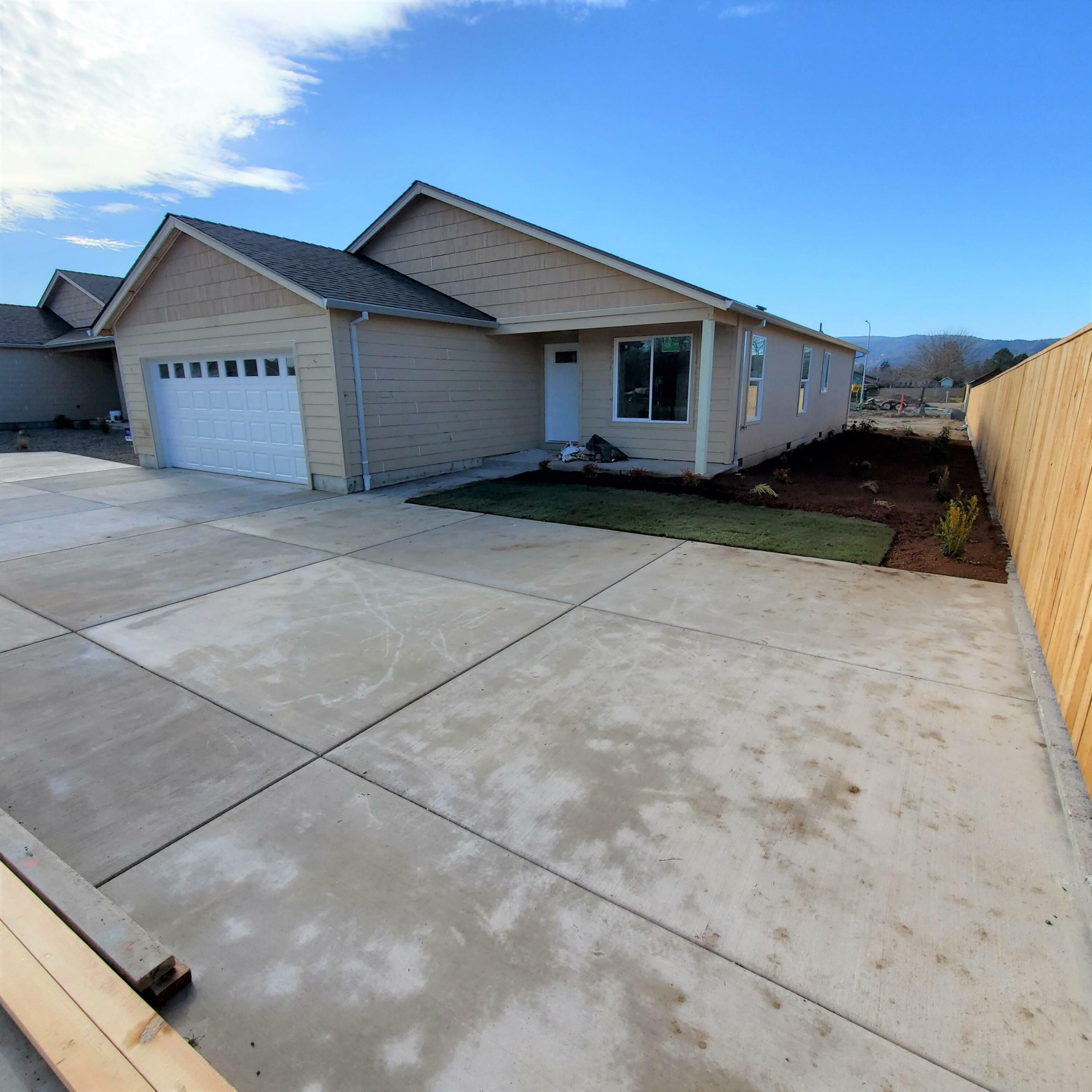 Property Photo:  2837 Caster Lane  OR 97501 