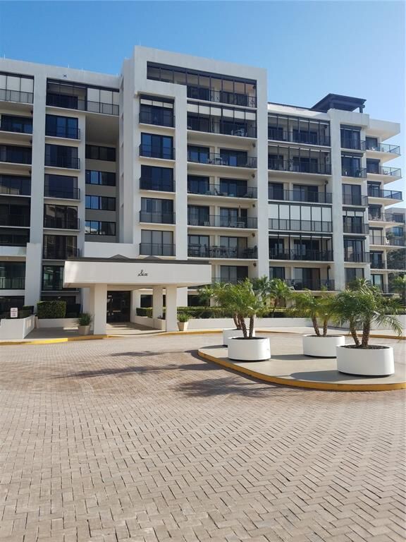 Property Photo:  6 Belleview Boulevard 101  FL 33756