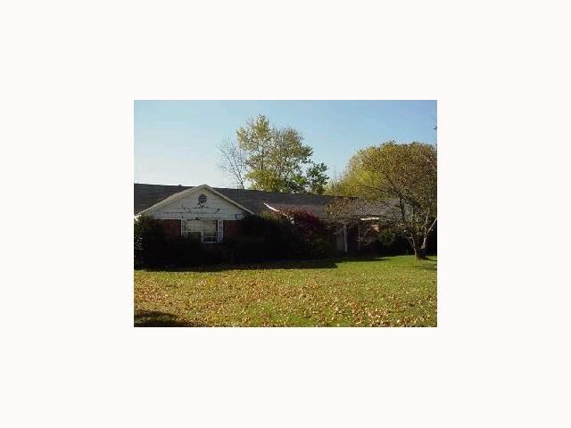 Property Photo: 671 E 700 IN 46040