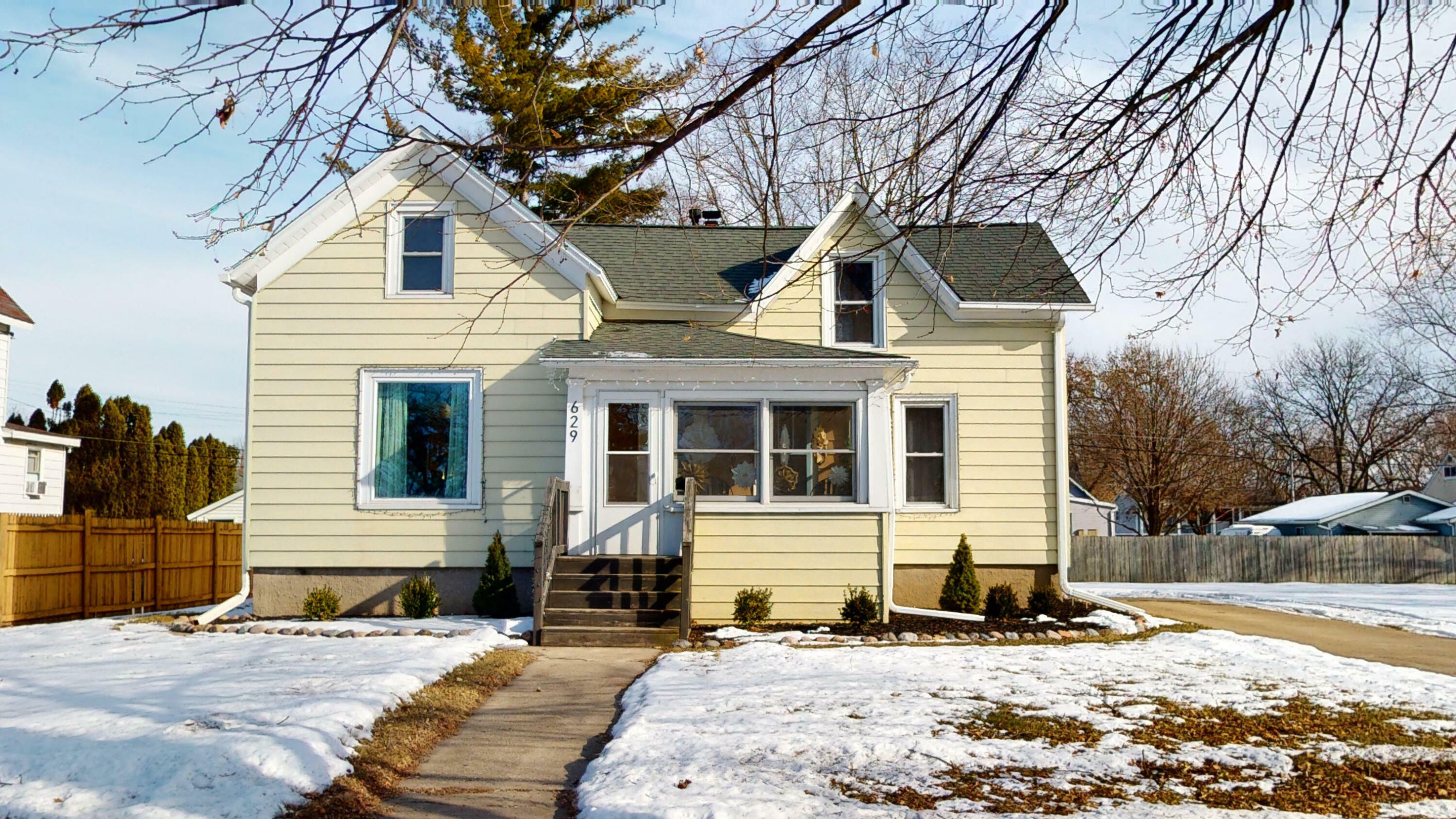 Property Photo:  629 Grove St  WI 53538 