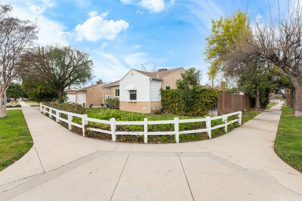 Property Photo:  19505 Vose Street  CA 91335 