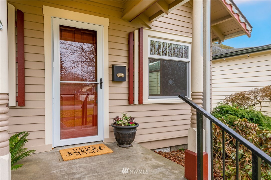 Property Photo:  311 Talcott Street  WA 98284 