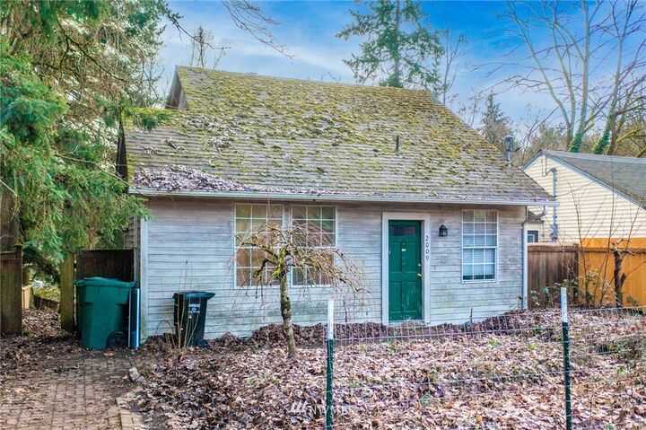 Property Photo:  2009 NE 102nd Street  WA 98125 