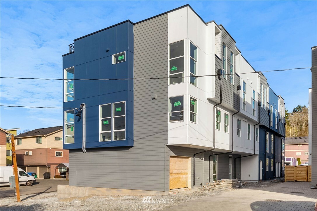 Property Photo: 2407 SW Edmunds Street WA 98106