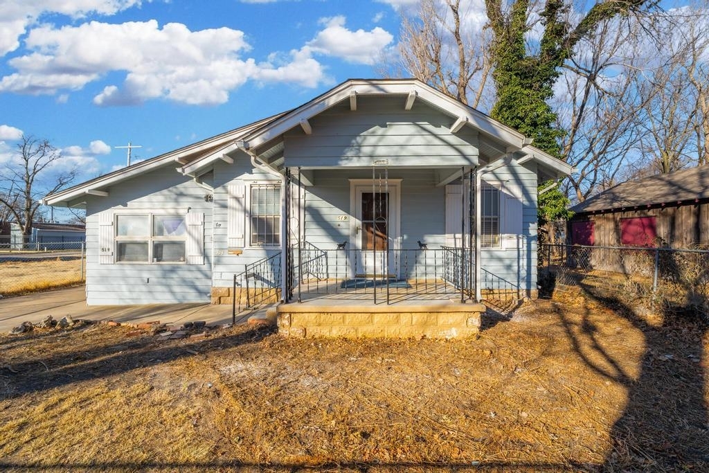 Property Photo: 519 N Estelle Ave KS 67214