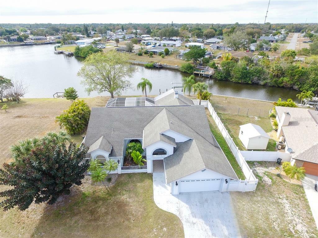 Property Photo:  854 Ellicott Circle NW  FL 33952 